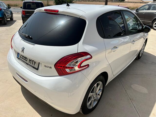 PEUGEOT 208 STYLE 1.2 VTI SPANISH LHD IN SPAIN 91000 MILES SUPERB 1 OWNER 2014